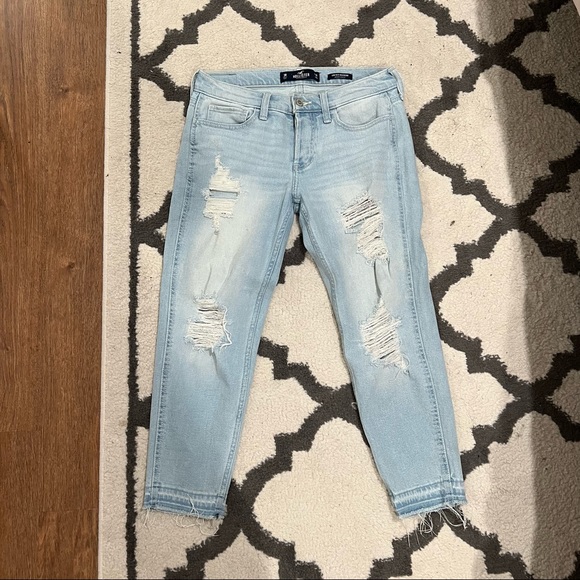 Hollister Denim - Hollister low-rise boyfriend jeans. Size 26/3. Light blue wash.